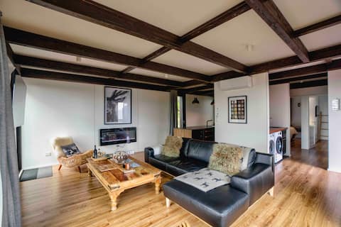 Top Airbnb: Cabin in Jindabyne Highcountry Retreat in Jindabyne