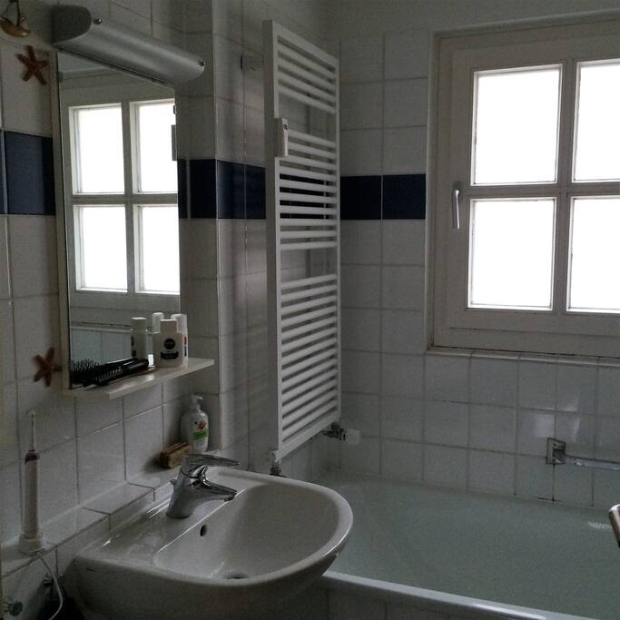 Kleines Bad mit Fenster
