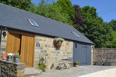Beautiful detached cottage-Peak District!
