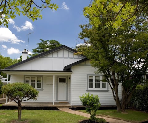 Top performing Airbnb: The Sampson - Orange in Orange City Council