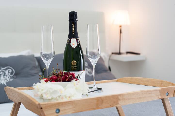 Grande e luminoso appartamento con terrazza. gallery image 3