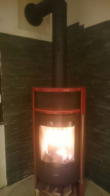 Der Kamin im Wohnzimmer