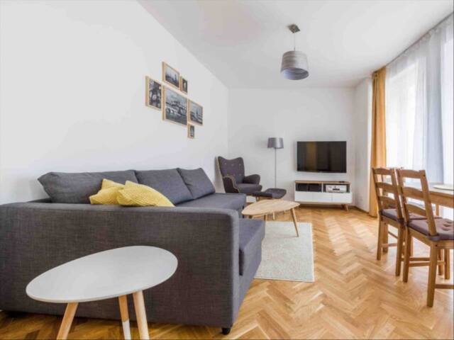 Laid-back Luxury in Prime Toronto Location