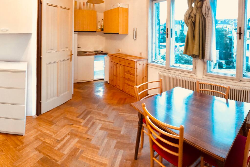 Küche & Esstisch / Kitchen