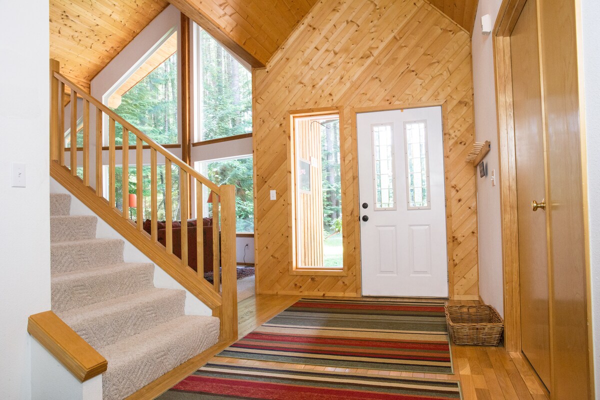Large, forested family refuge - Crystal/Rainier - Cabins for Rent in ...
