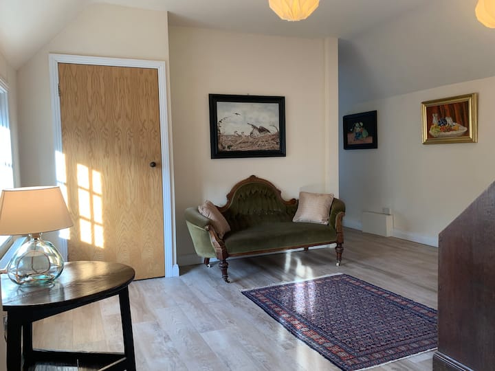 Spacious 1 Bedroom Accommodation With Free Parking - East Midlands Airport (EMA)