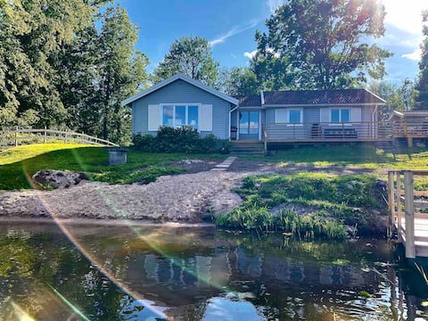 Private House with Waterfront Lot. Private Location. Unique accommodation