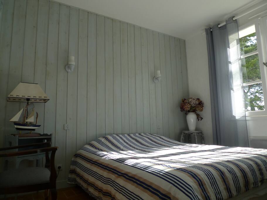 Chambre adulte donnant sur le salon