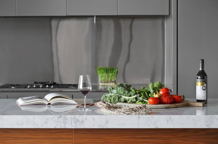 Thirteen Bowman – Sunshine Beach, Ocean Views gallery image 4