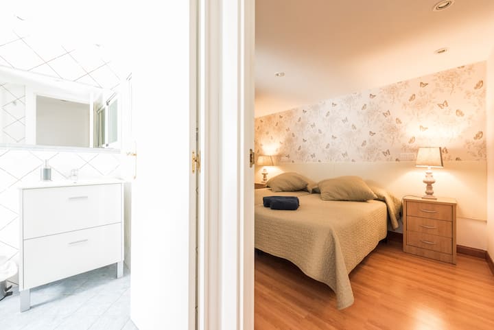 Dormitorio y Baño
ห้องนอนใหญ่และห้องน้ำ