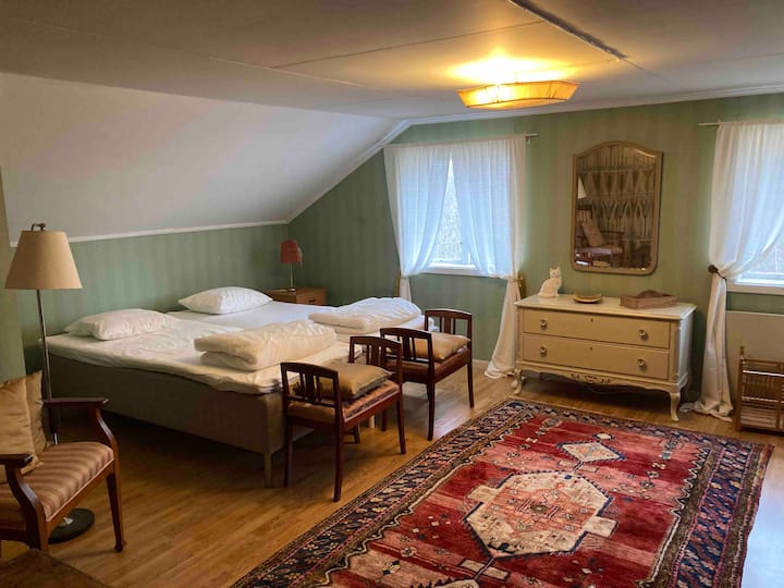 Dvojlôžko v spálni 3. Môže sa tiež rozdeliť na dve samostatné postele.