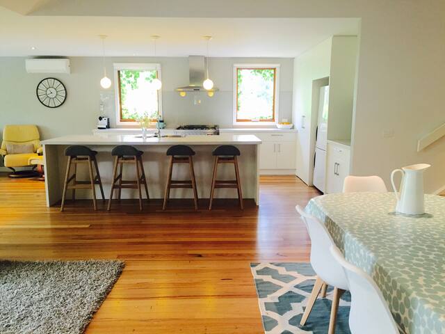 Family home in great Melb location. gallery image 5