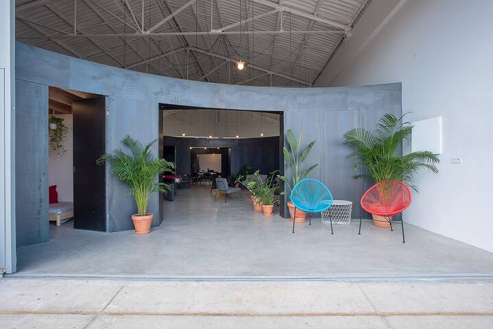 Party Loft for Large Groups, Riverside, 25 GUESTS gallery image 5