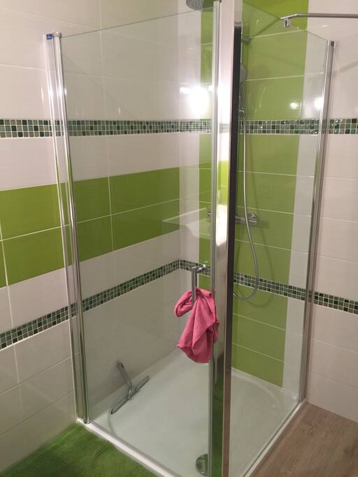 Douche avec colonne de douche