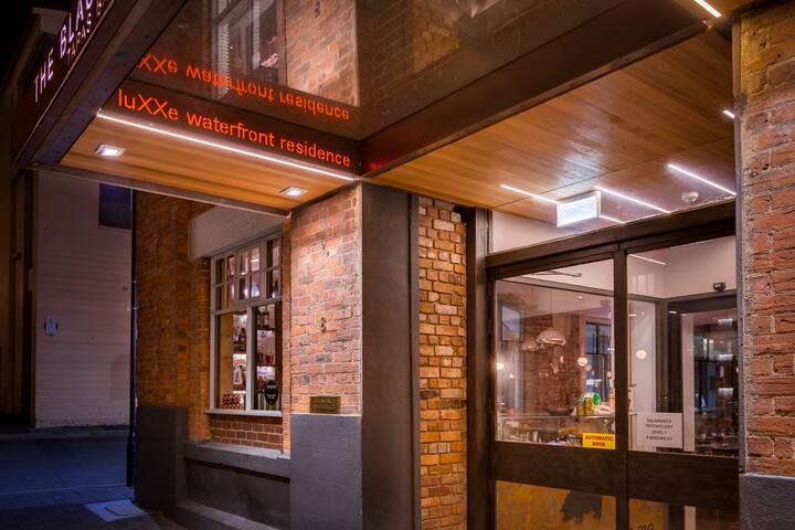 Luxury Waterfront Apartment – Hobart gallery image 3