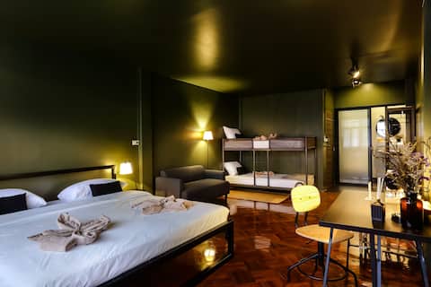 Big family room near Grand Palace