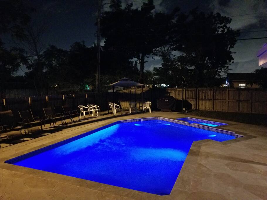 Private, climate Pool, spacious pool area