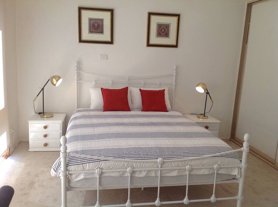 2nd Light and airy bedroom with Comfortable Queen Bed