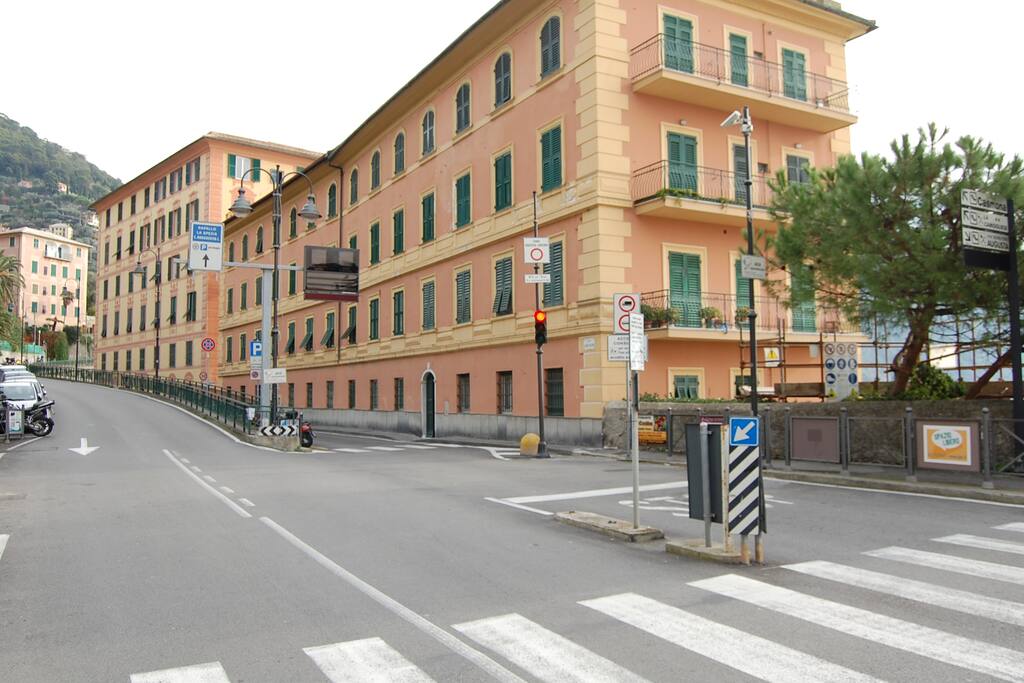 Accesso al palazzo
Via Ruffini