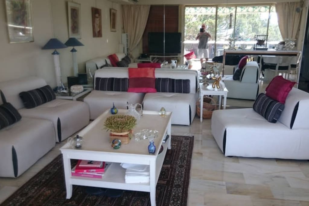 grand living ouvert sur grande terrasse