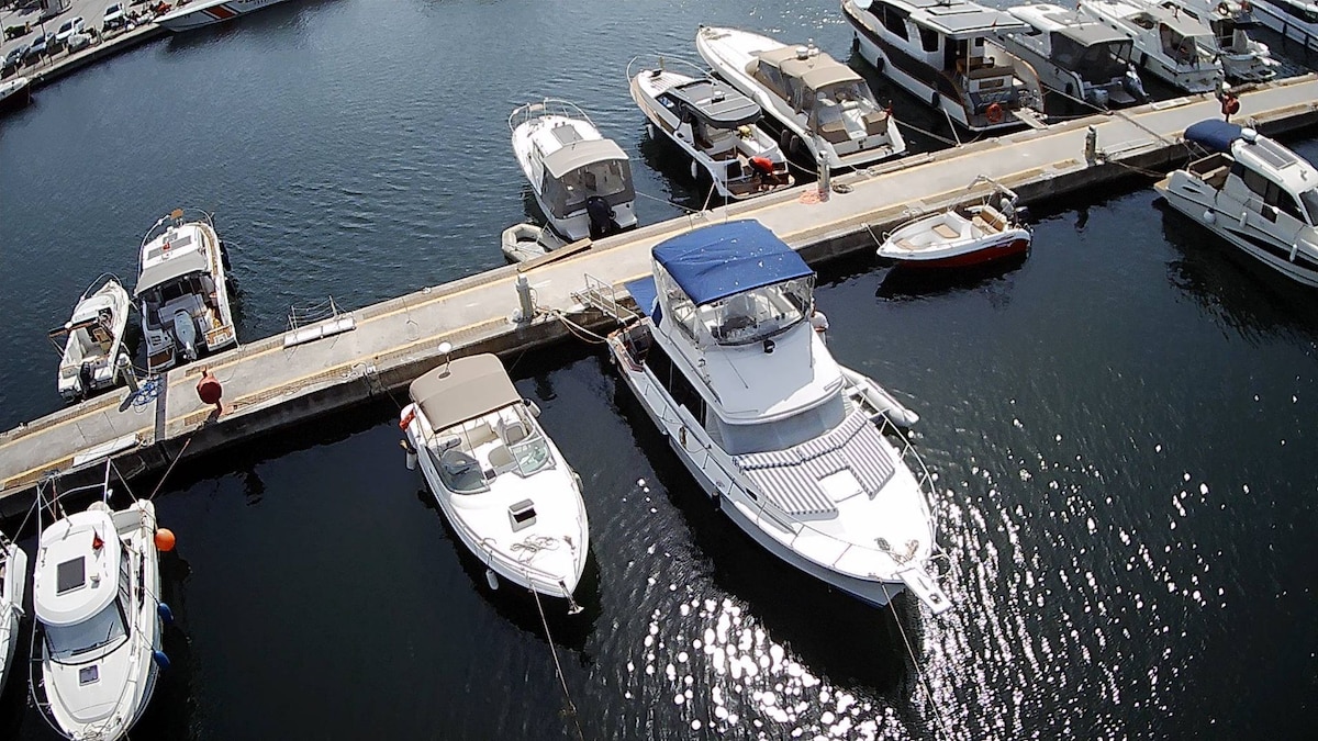 Marina da Konforlu Tekne.