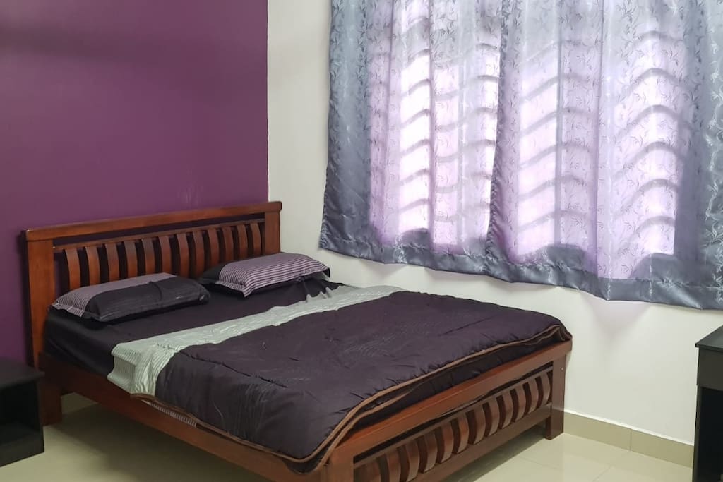 Well kept bedroom with air-cond