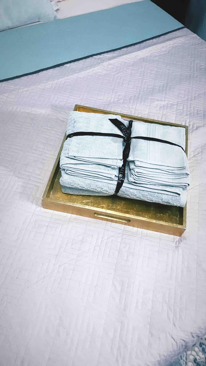 ชุดผ้าขนหนูที่ได้รับการดูแลเป็นอย่างดี 
 จำกัด: 1 ชุดต่อผู้เข้าพักต่อการเดินทางกลับมาที่หน้าชำระเงิน 
