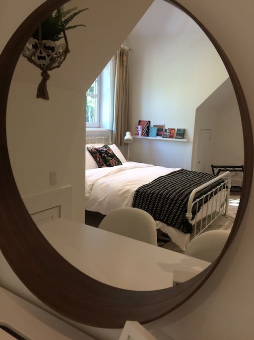 queen guest room