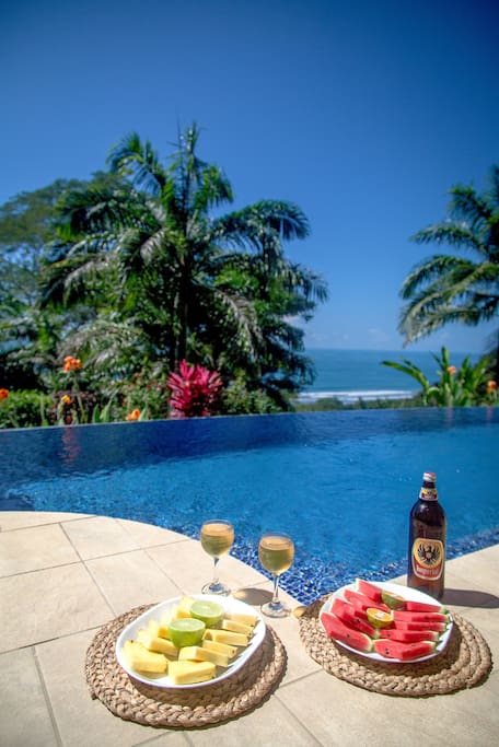 See the world famous Dominical waves only 250 yards below while enjoying a beverage or two