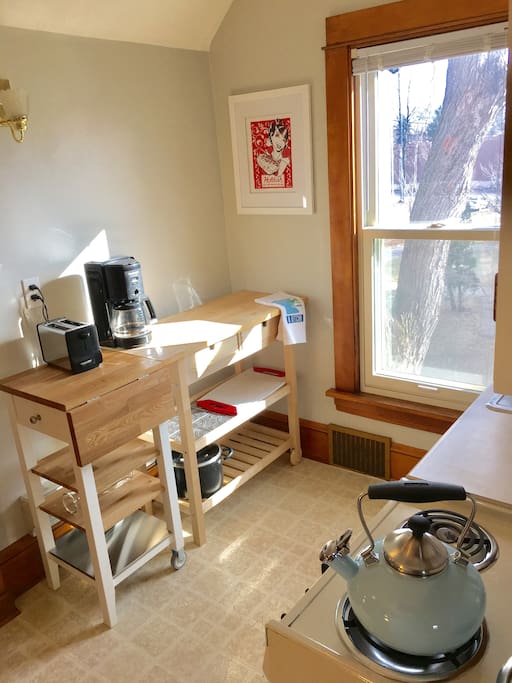 Full kitchen has a coffeemaker, toaster, microwave, stove, oven and refrigerator