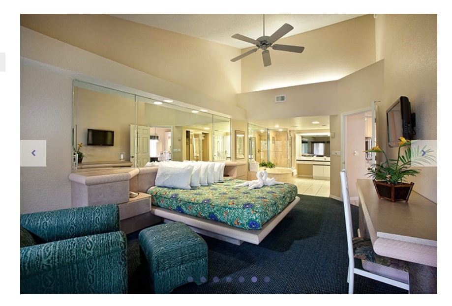 krevat dopio "king" dhe një divan "queen" në zonën e ndenjjes. Vaskë e mrekullueshme spa që mban 6 deri në 8 persona. 