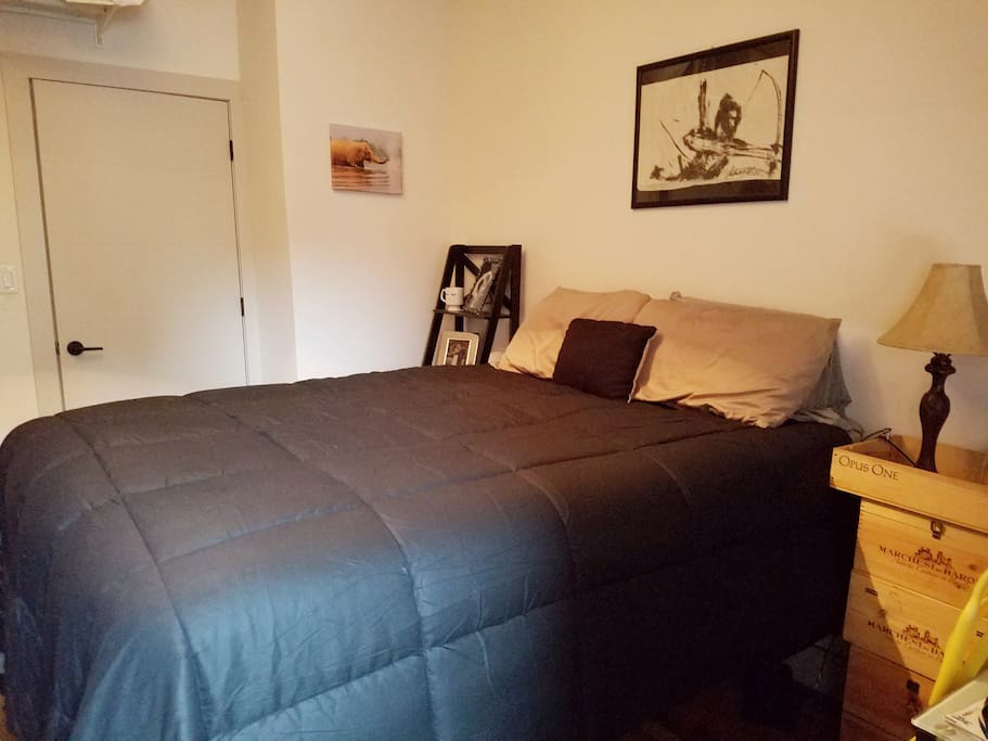 Queen-size bed with adjustable frame