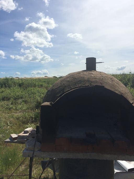 Los espacios de cocina se encuentran al exterior , horno de barro, disco