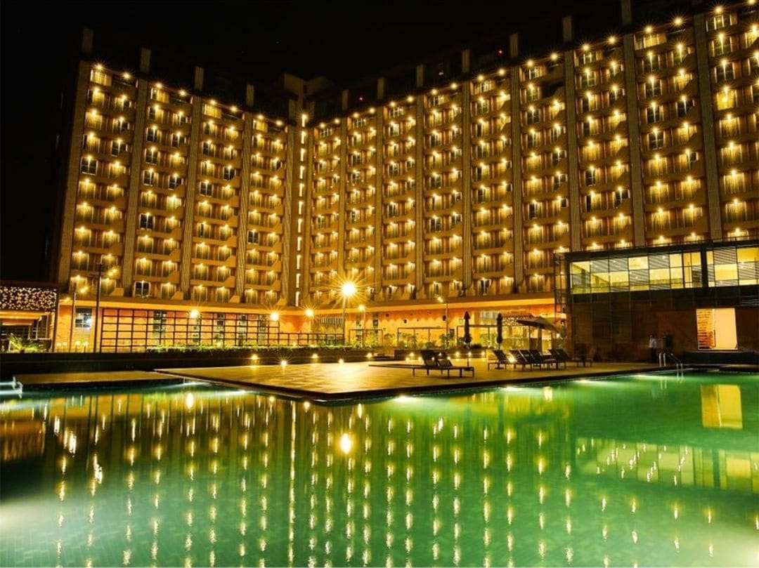 Hotel Apex Surat 𝗕𝗢𝗢𝗞 Surat Hotel 𝘄𝗶𝘁𝗵 ₹𝟬 𝗣𝗔𝗬𝗠𝗘𝗡𝗧