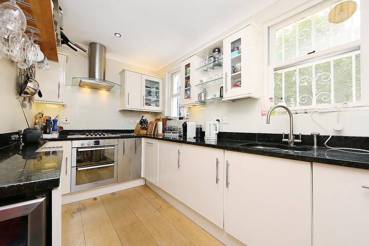 Luxury Chelsea apartment with large terrace gallery image 4