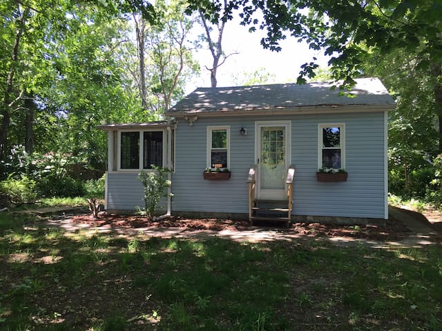Bungalow by the Beach -minutes from Smith Point