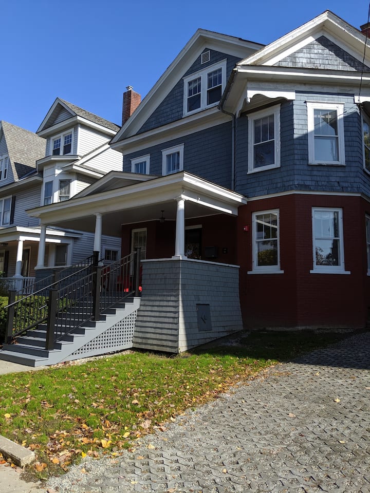 Downtown Victorian, Recently Updated, 6 Bedroom - Burlington, VT