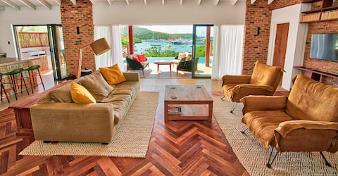 Luxury villa, stunning views, fantastic location