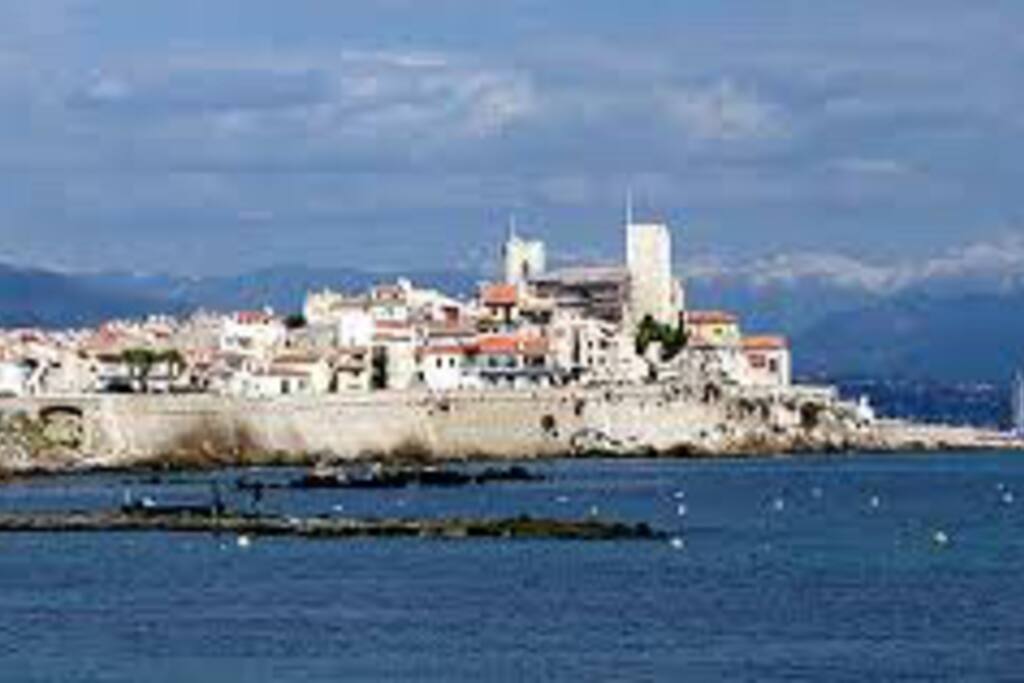 A 500 ml des remparts d'Antibes