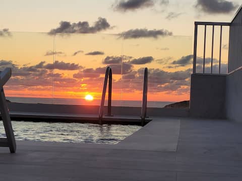 4 bedroom Penthouse- with private rooftop pool