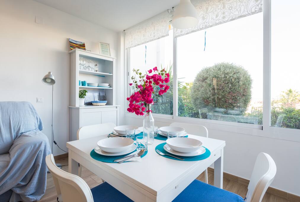 salón con vistas al jardín