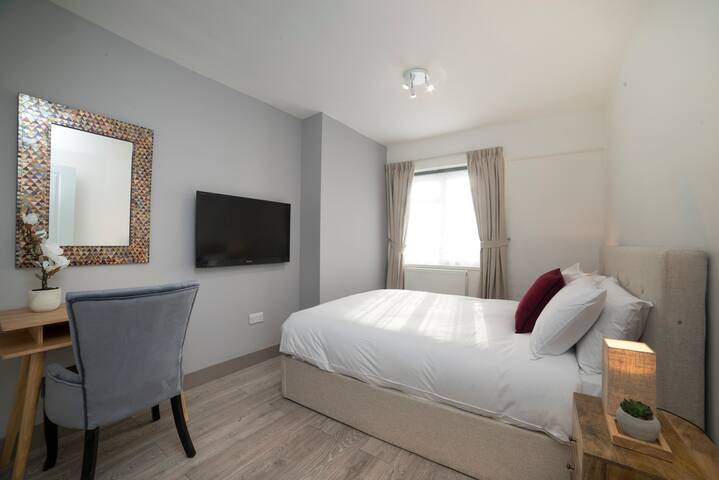Airbnb 40 College Cres Vacation Rentals Places To Stay
