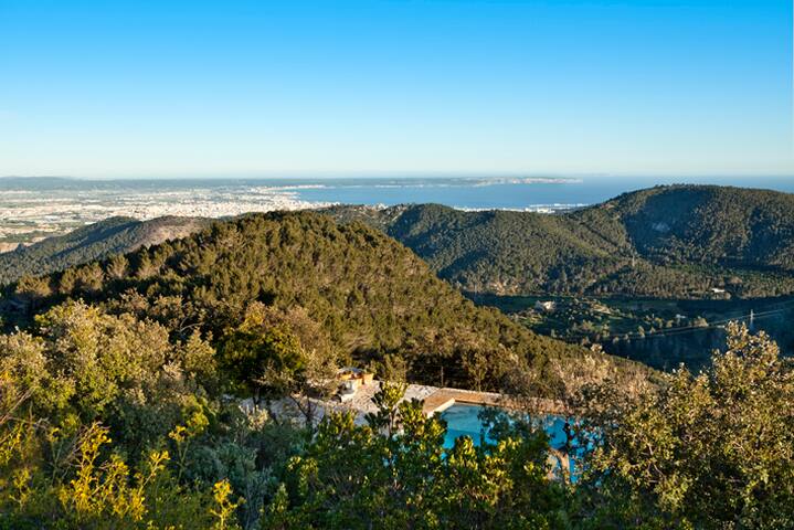 Villa with amazing views in a peaceful location gallery image 4