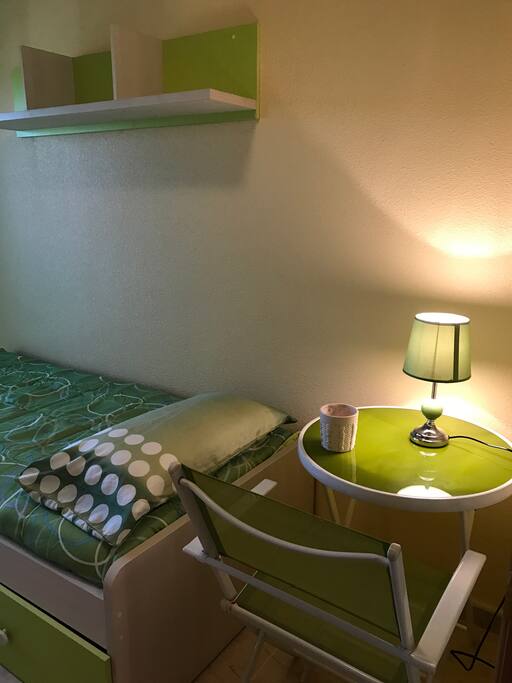 Habitación doble con escritorio
