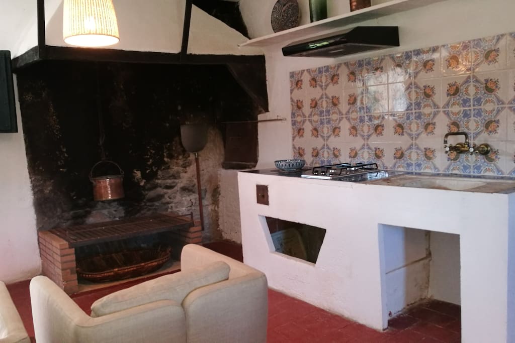 Cocina y chimenea