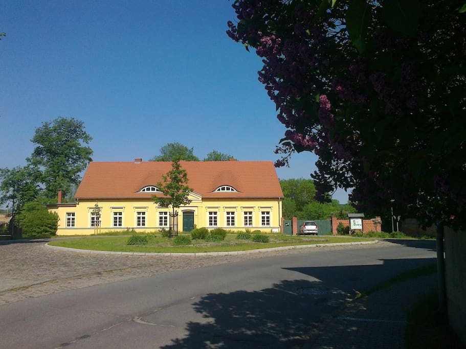 Das Haus, einen ehemaligen Gasthof, haben wir nach historischem Vorbild saniert.