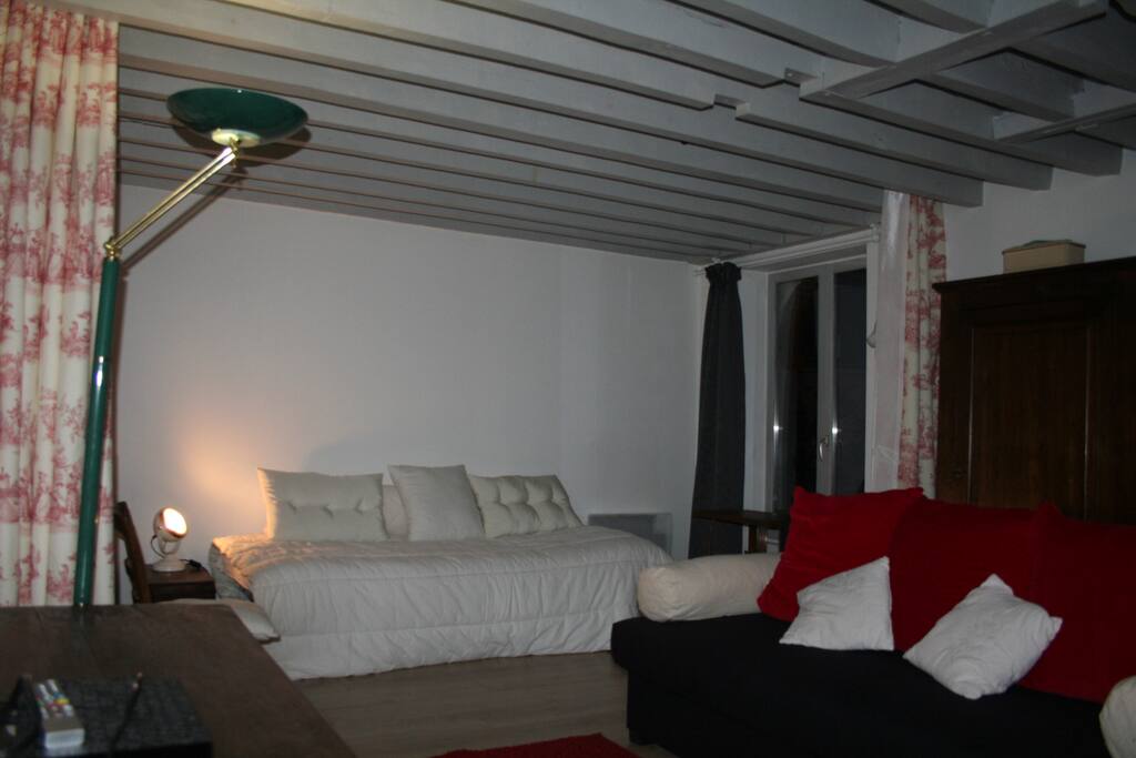 1er étage salon 3 couchages possibles 1 double et 1 personne