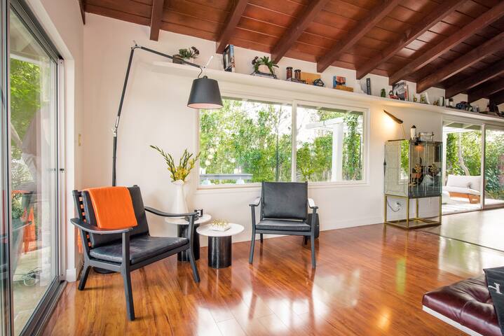 HOLLYWOOD HILLS LUXURY SANCTUARY, POOL, BAR & BBQ gallery image 4