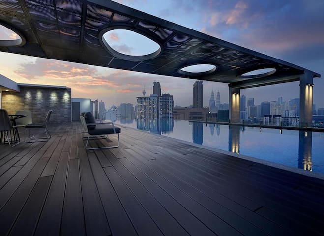 【2pax】KLCC view rooftop pool within Bukit Bintang