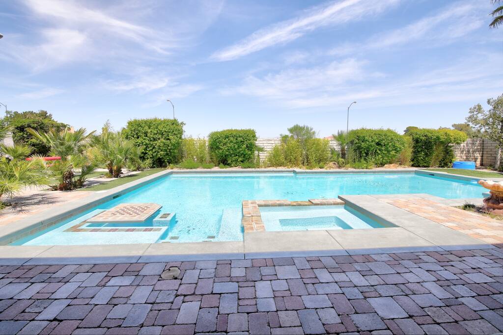 Overlook of entire pool